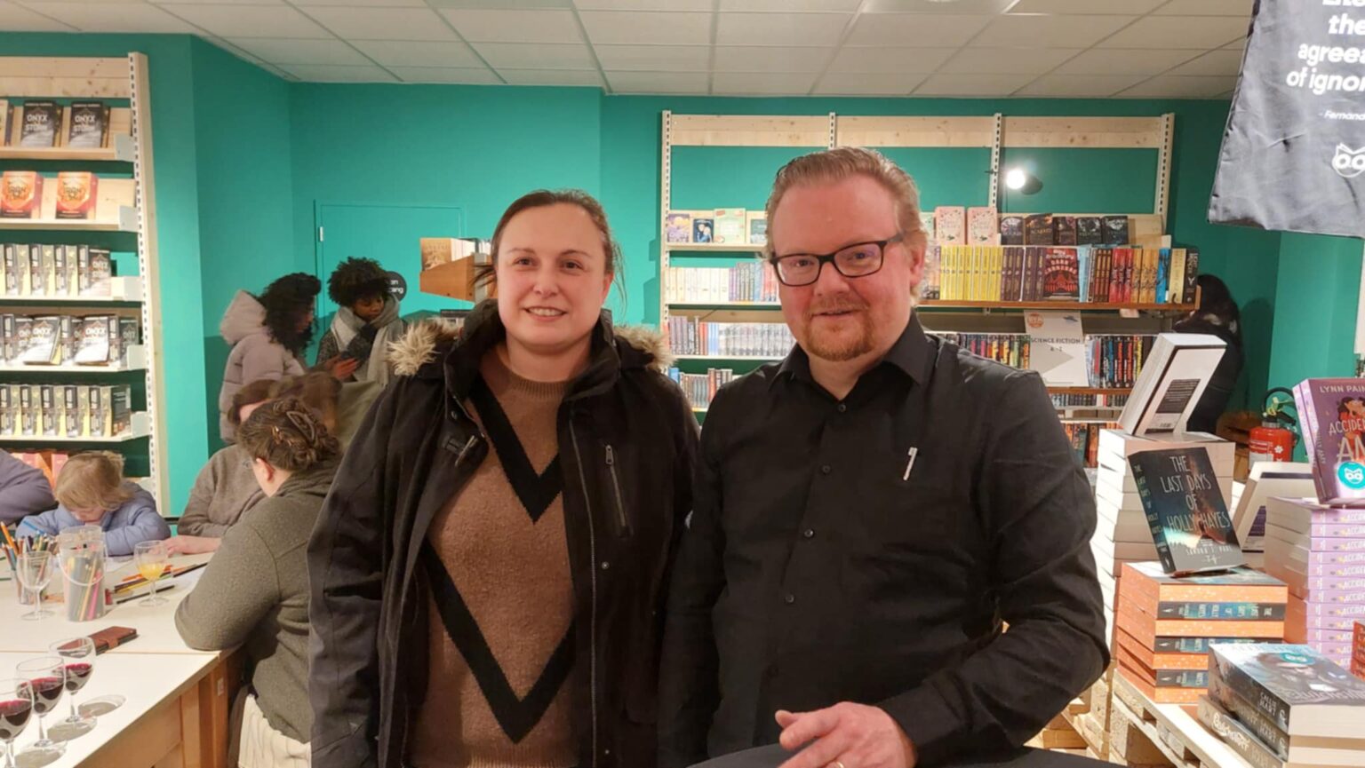 ‘Er stromen rivieren in de lucht’ - Elif Shafak - Boeken-cast.nl